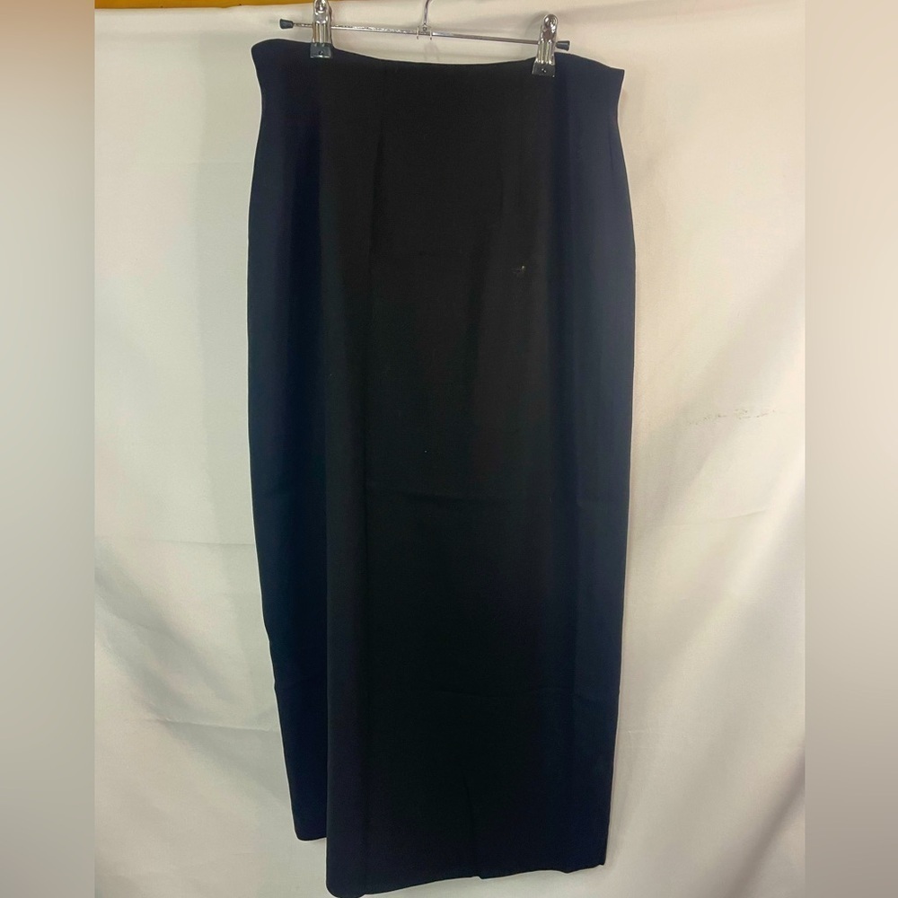 Vintage 100% wool pencil skirt with a slit in the back and a zipper closure.